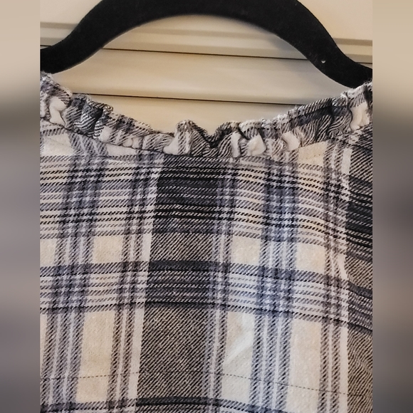 Universal Thread- Blue & White Plaid Long-Sleeve Top With Keyhole Back - Picture 3 of 6